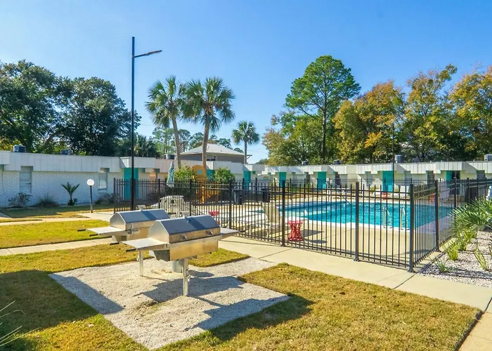 Island 10 By Albvr - Super Cute Condo! Just Steps To The Waterway District And Minutes To The Beach!