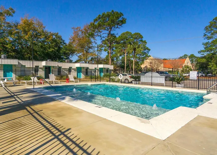 Island 10 By Albvr - Super Cute Condo! Just Steps To The Waterway District And Minutes To The Beach! Holiday home