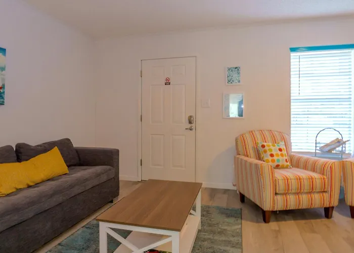 Island 10 By Albvr - Super Cute Condo! Just Steps To The Waterway District And Minutes To The Beach! *